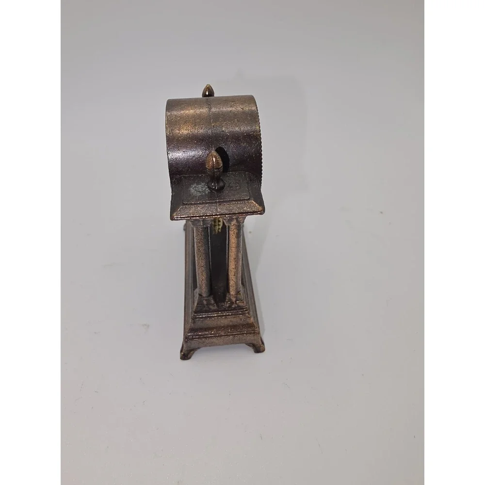 Vintage Novelty Mantle Clock Metal Pencil‎ Sharpener